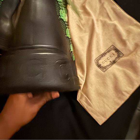 Gucci Black and Lime Green Logo Chelsea Boots - Picture 7 of 12